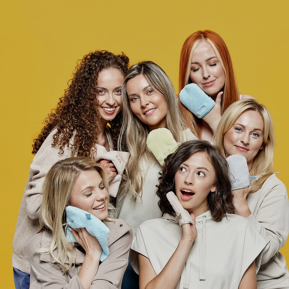 Iconic Mitt Water-Only Skin zestaw rękawiczek do demakijażu i oczyszczania twarzy Baby Banana + Ivory 2szt - Image 3