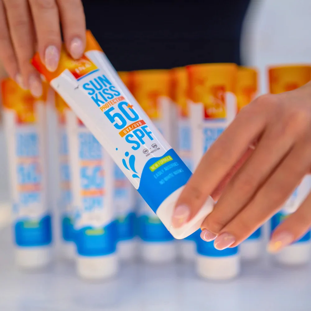 Sun Kiss Protection SPF50+ przeciwsłoneczny krem do twarzy i ciała 100ml - Image 3