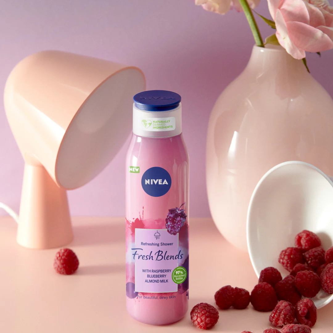 Fresh Blends odświeżający żel pod prysznic Malina i Borówka 300ml - Image 3