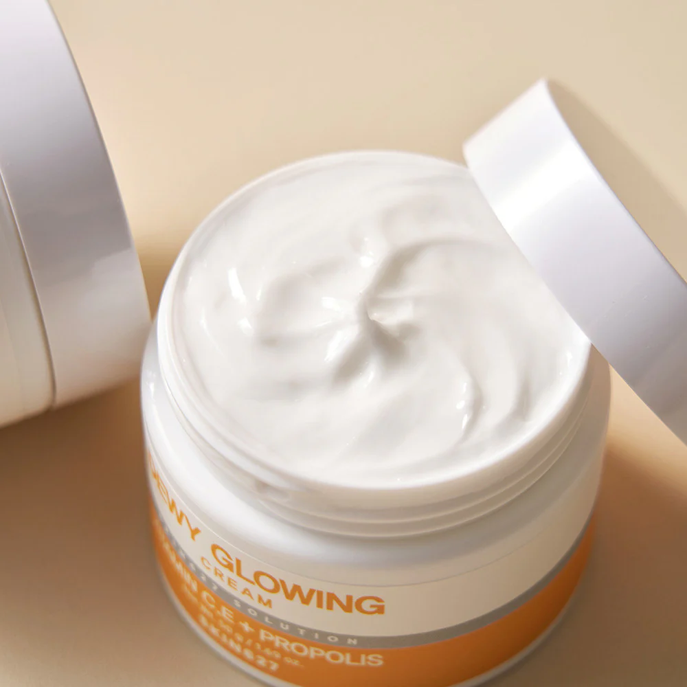 Dewy Glowing nawilżająco-rozświetlający krem do twarzy 50g - Image 3