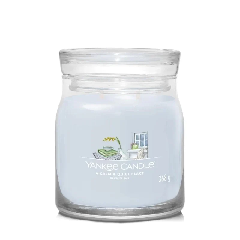 Średnia świeca zapachowa A Calm & Quiet Place 368g